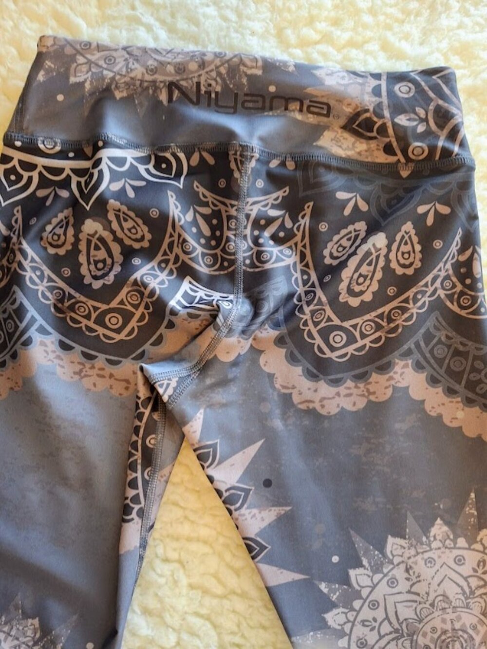 Niyama Sol Gray Sun Pattern Leggings – Medium – High‑Waisted Athleisure - Picture 2 of 4
